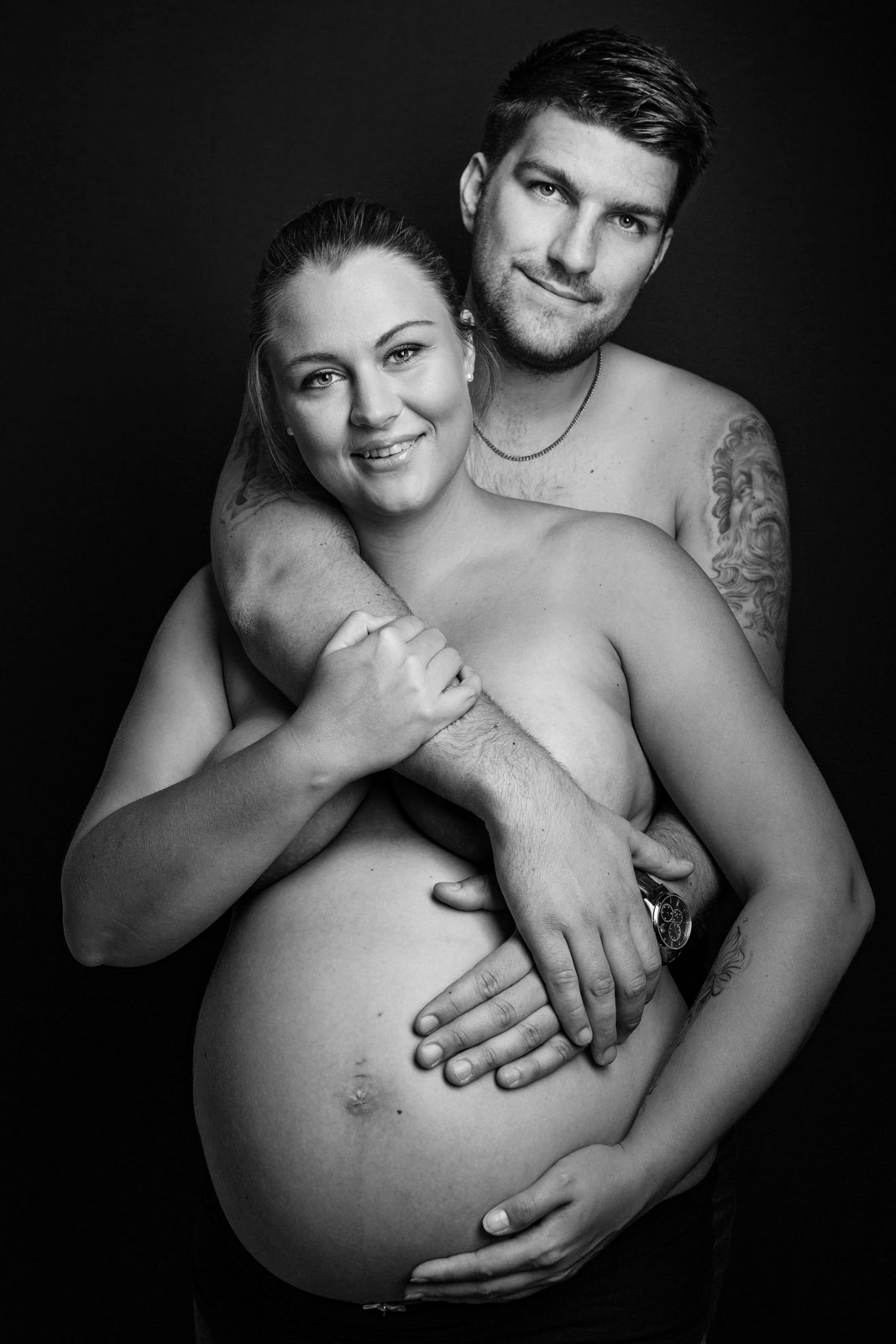 familie på tre snart. fire til fotosession i studiet